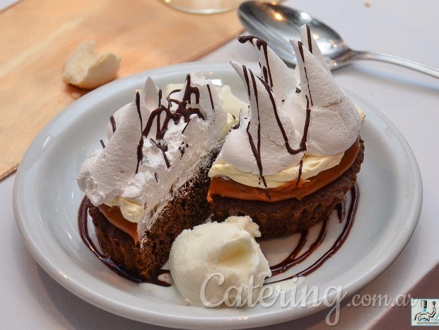 Postre, brownie con helado presentación precio combo