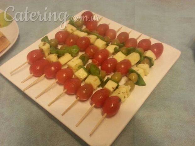 Brochetas caprese