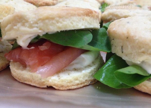 Scones con salmón ahumado