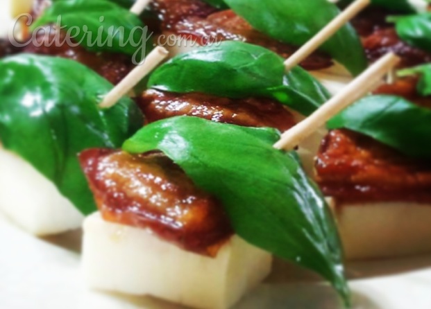 Pinchos Caprese