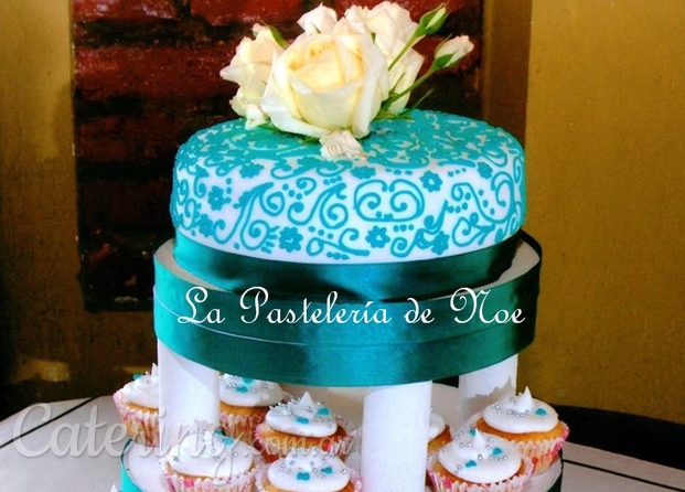 Torta de bodas 61 con torre de cupcakes