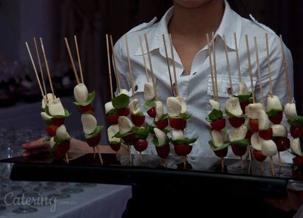 Pinchos caprese