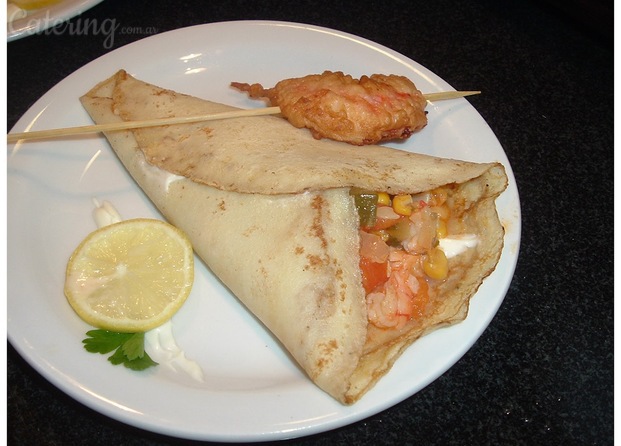 Crepe de camarones y vegetales